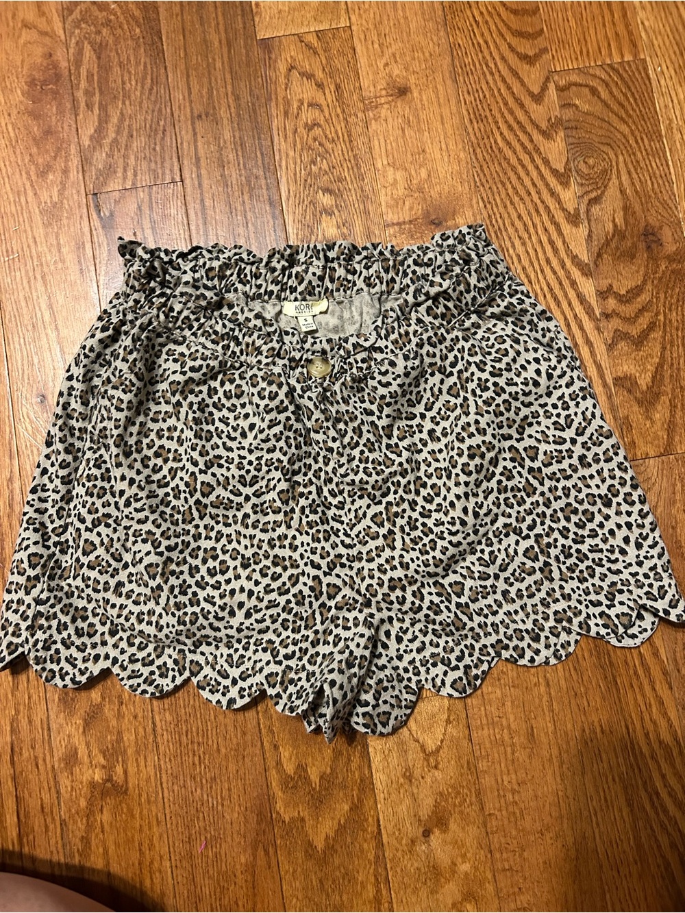 Kori Leopard-Print Scalloped Hem High-Waist Women's Shorts - Beige & Black